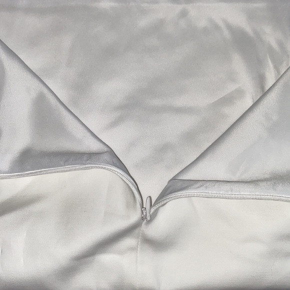 Liz Claiborne white skirt, size 16. New with Tags. - Picture 3 of 5